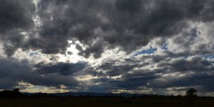 stormy-afternoon-crepuscular-rays-2011-09-12-featured